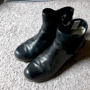 UGG | $160 Black Leather Ankle Boots Size 6